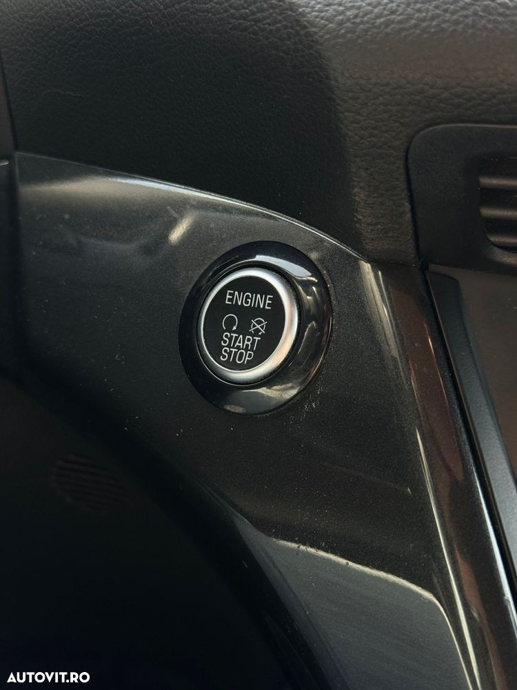 Ford Kuga 2.0 TDCi 4WD Powershift ST-Line - 35