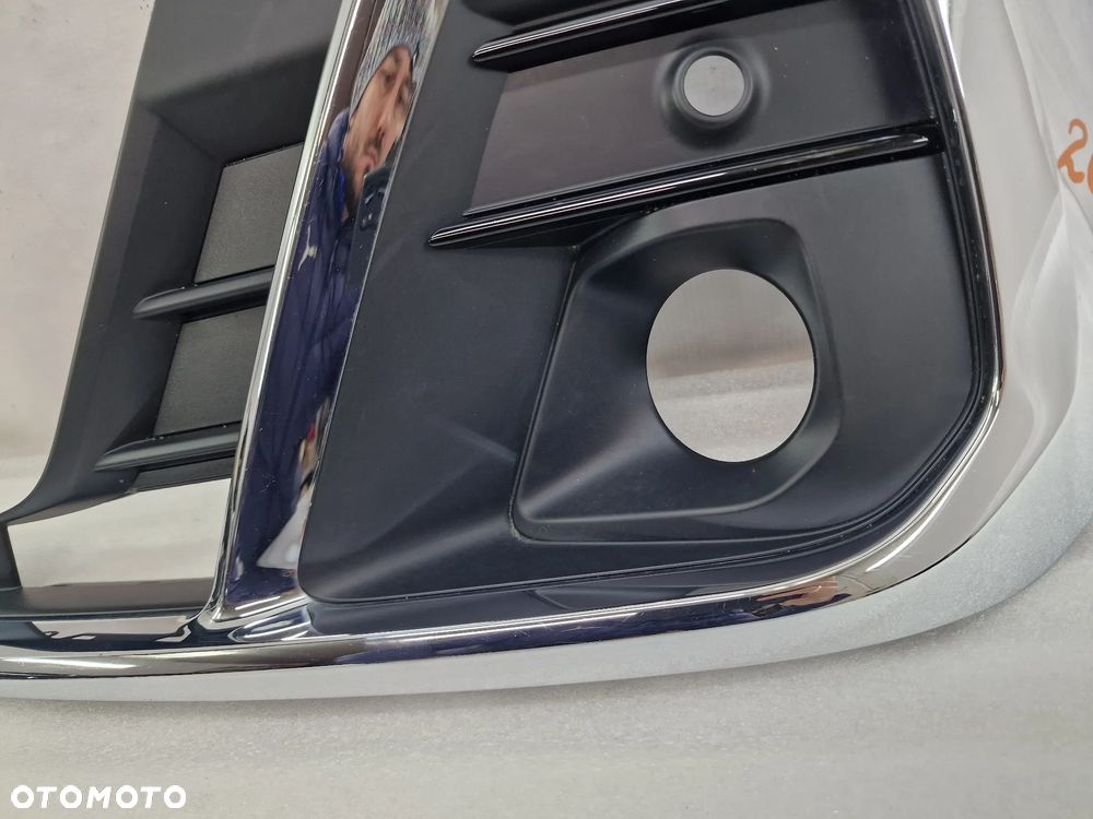 AUDI A8 D5 LIFT 4N0 21- LEWA KRATKA BOCZNA ZDERZAKA PRZEDNIEGO PRZÓD Z CHROMEM NA PDC , NR 4N0807681 + 4N0807151B , NR AUKCJI D/26 - 10