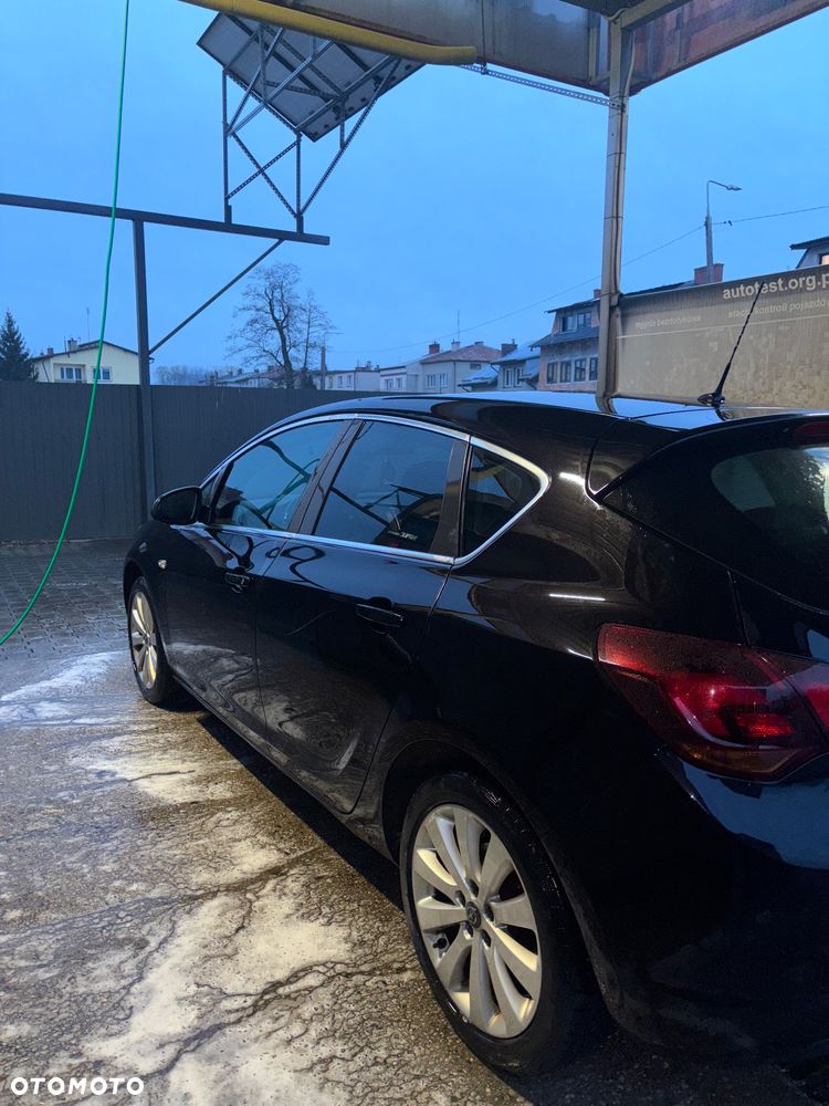 Opel Astra IV 1.4 T Cosmo - 2