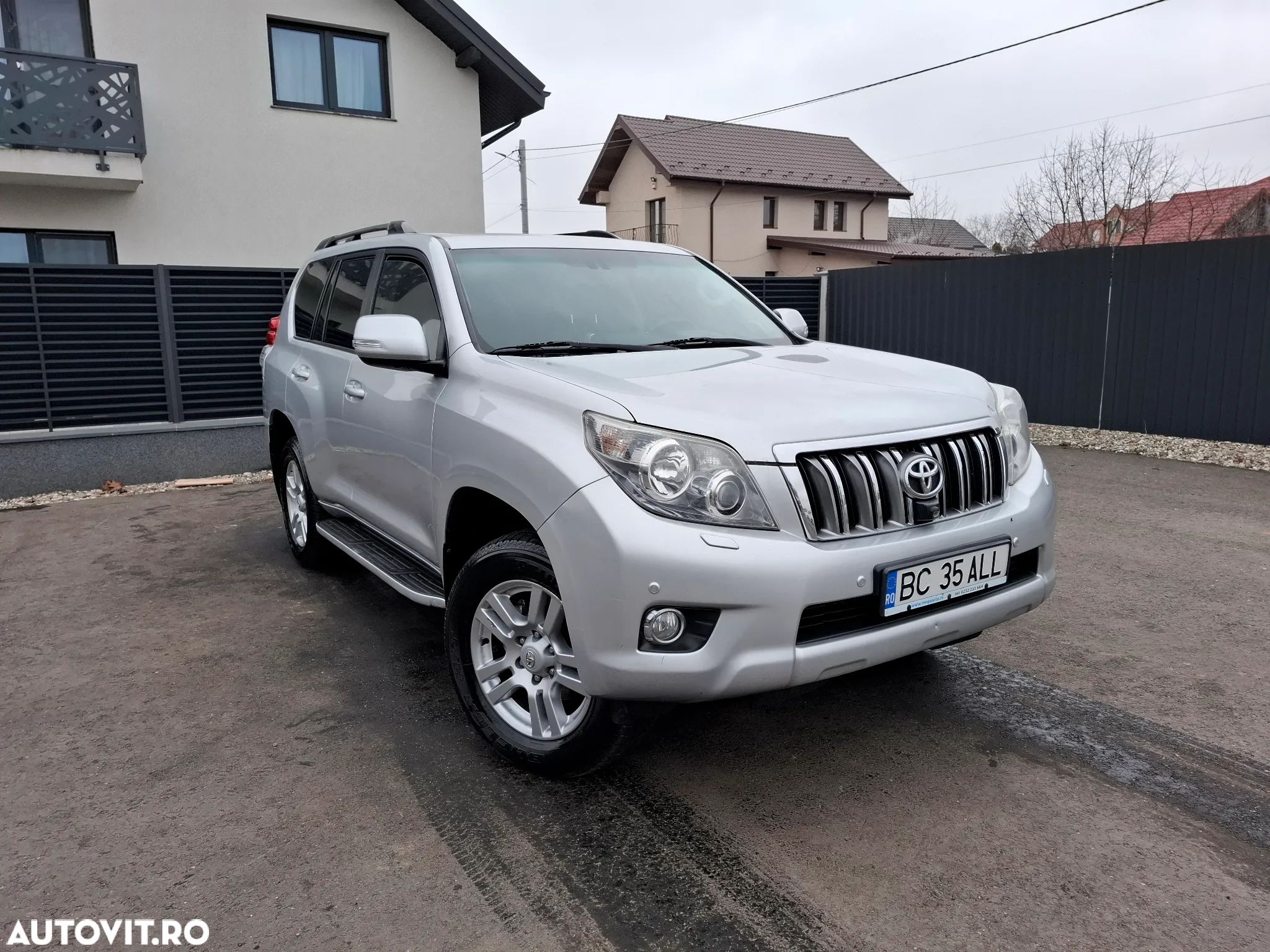 Toyota Land Cruiser 3.0l Turbo D-4D Aut. AVS 7 Locuri Luxury - 1