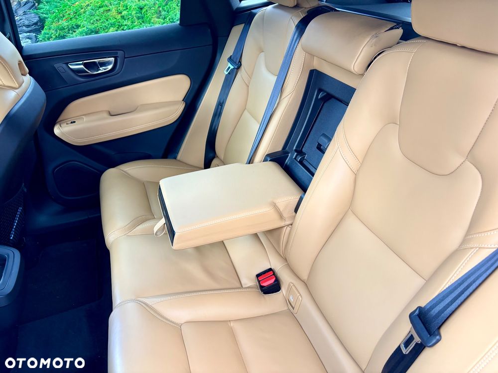 Volvo XC 60 B4 D AWD Plus Bright - 20