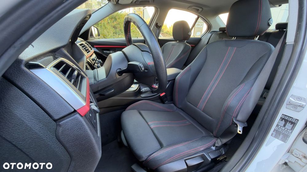 BMW Seria 3 318i Sport Line - 26