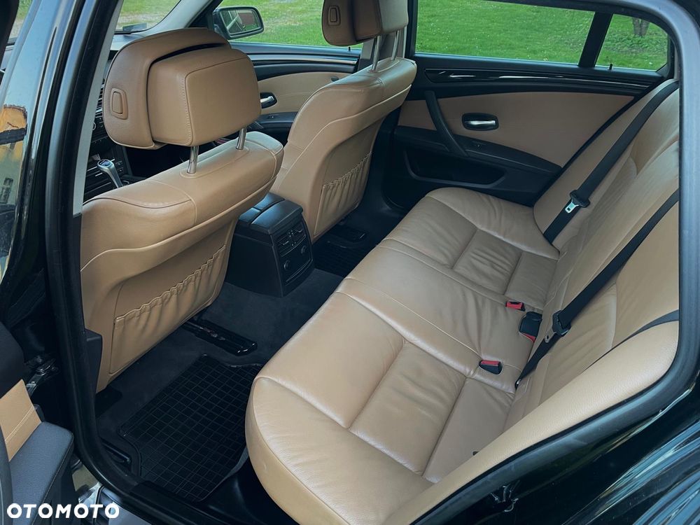 BMW Seria 5 525i - 12