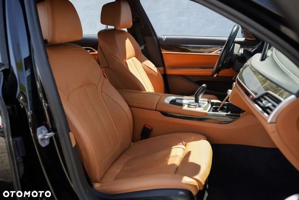 BMW Seria 7 740i - 16