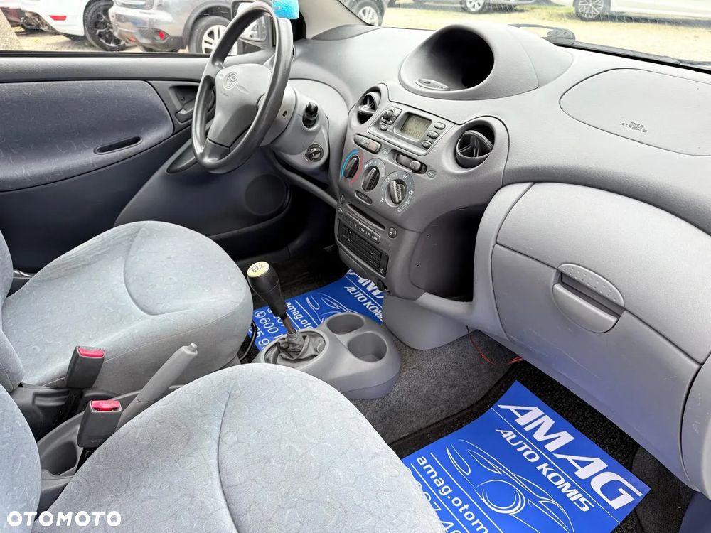 Toyota Yaris 1.0 Base - 15