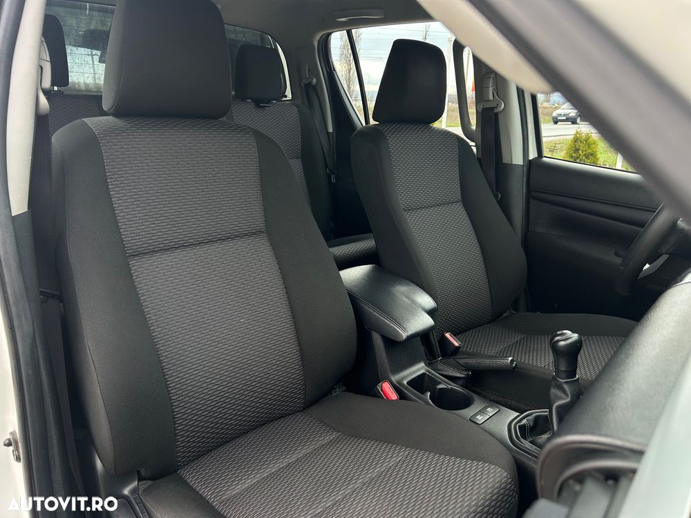 Toyota Hilux 2.4D 150CP 4x4 Double Cab 6MT Style - 24