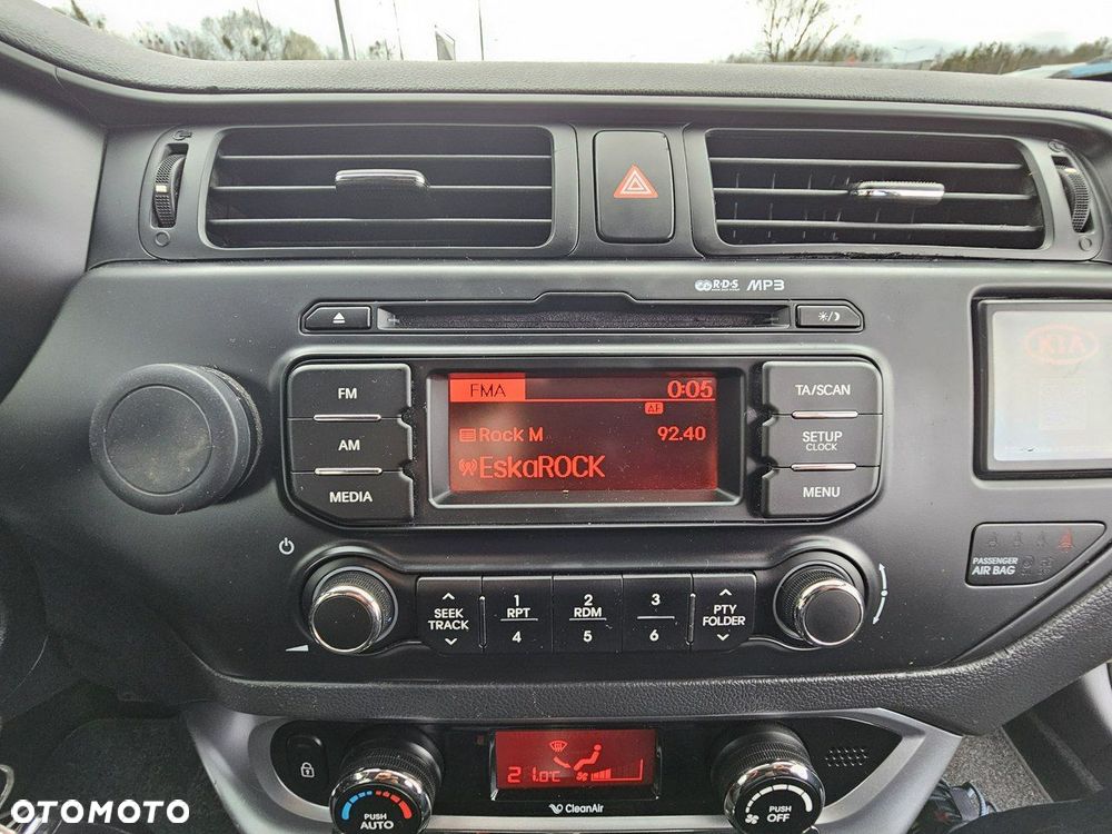Kia Rio 1.2 Attract - 23