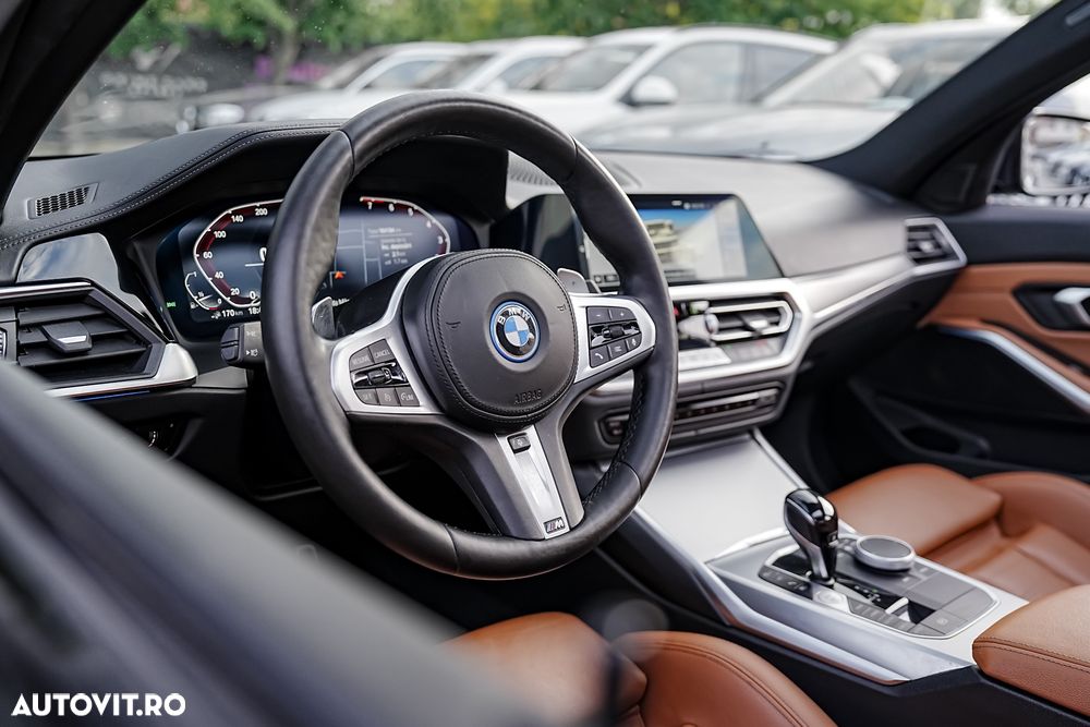 BMW Seria 3 330e Aut. M Sport - 39