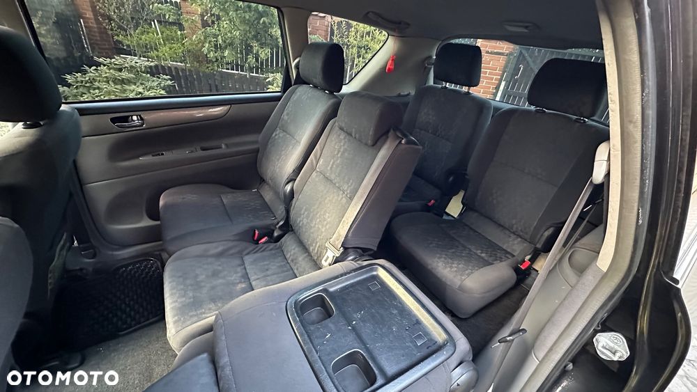 Toyota Avensis Verso - 12