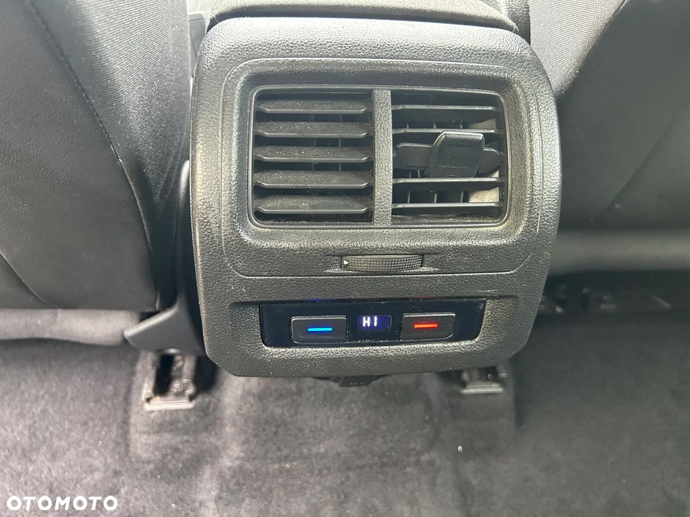 Volkswagen Touran 2.0 TDI BMT Highline DSG - 34