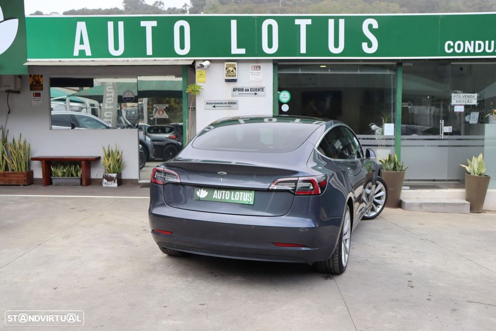 Tesla Model 3 - 6