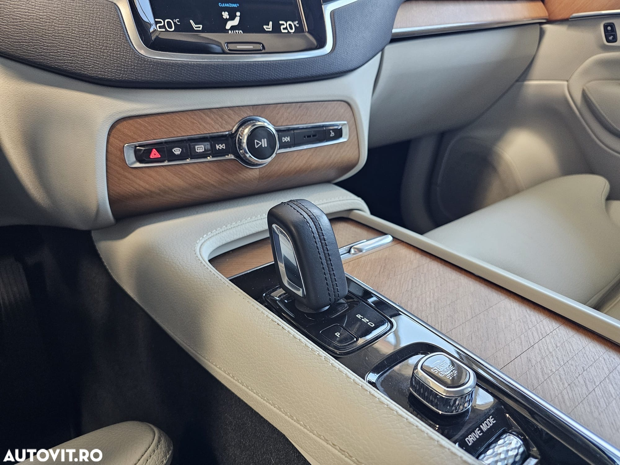 Volvo XC 90 T8 AWD Recharge Geartronic Inscription Expression - 22