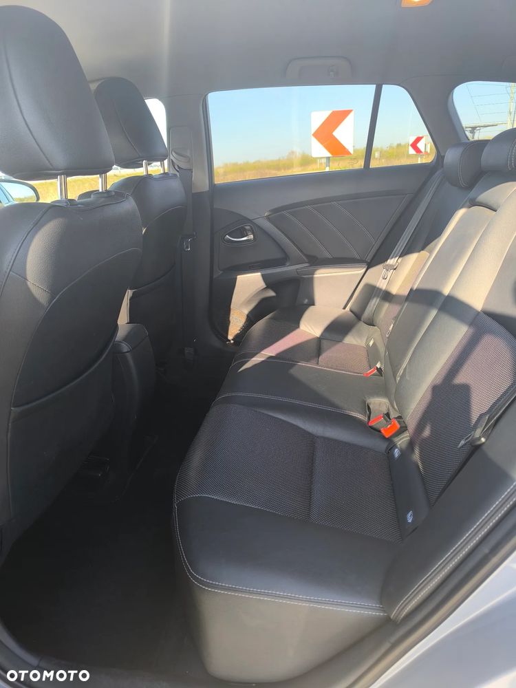 Toyota Avensis 1.8 Premium - 4