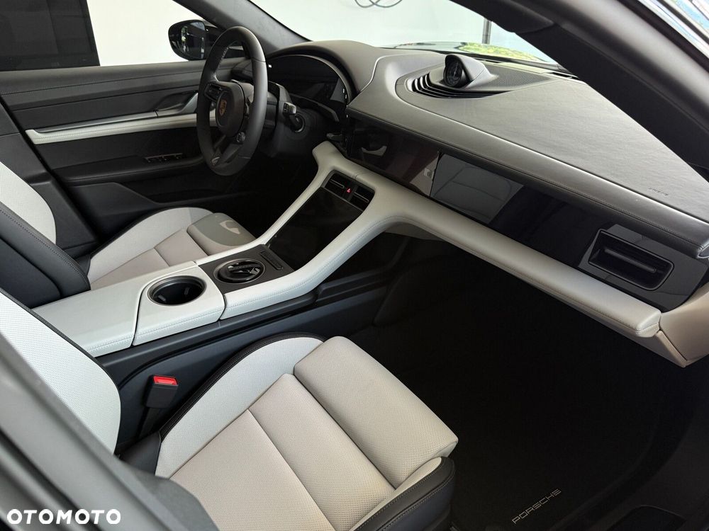 Porsche Taycan - 25