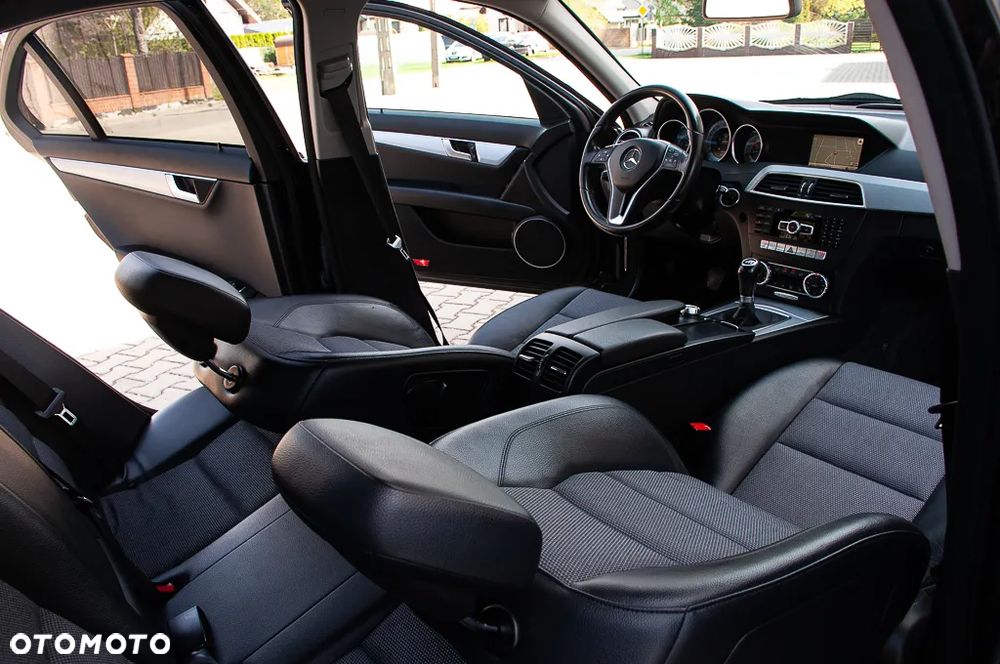 Mercedes-Benz Klasa C 180 T BlueEFFICIENCY Avantgarde - 24