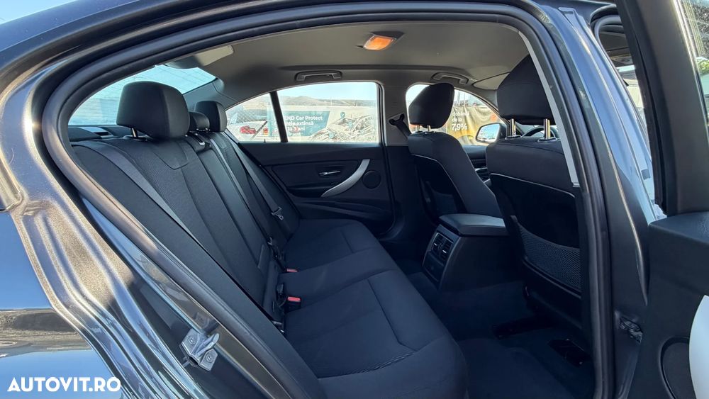 BMW Seria 3 320d Aut. Luxury Line - 10
