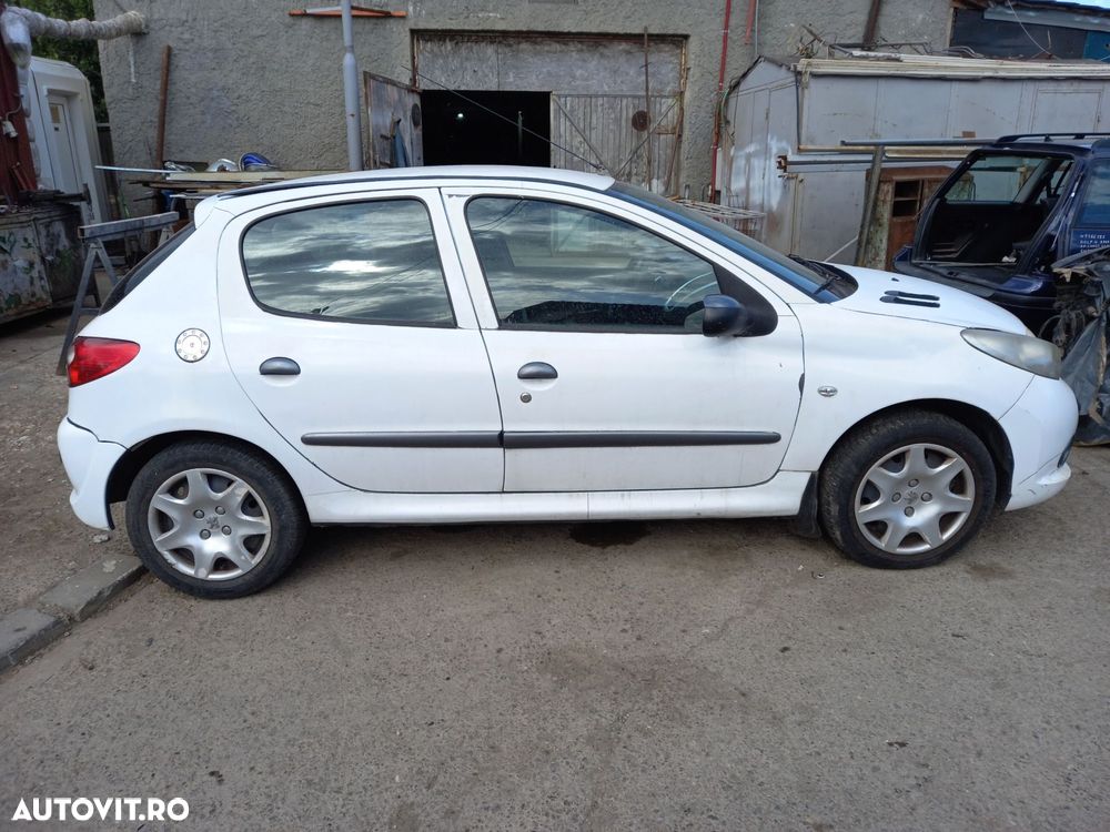 Dezmembrari  Peugeot 206+ (T3E)  2009  > 0000 1.4 i Benzina - 6
