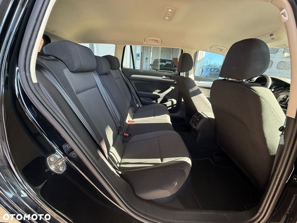 Volkswagen Passat - 12