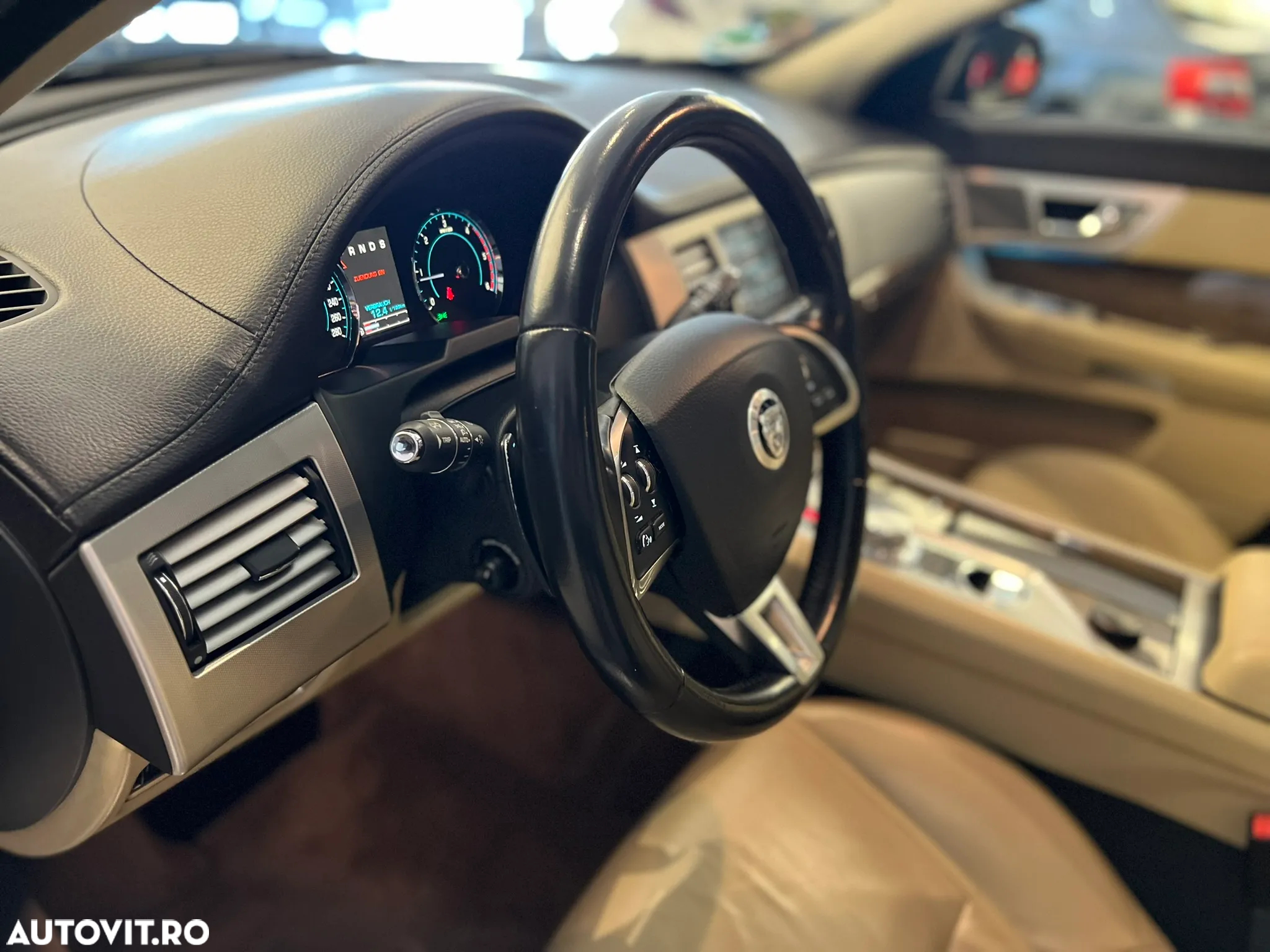 Jaguar XF 3.0 V6 Diesel Sportbrake - 12