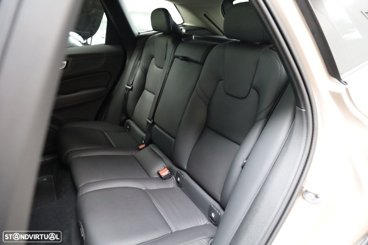 Volvo XC 60 2.0 B4 Plus Bright - 8