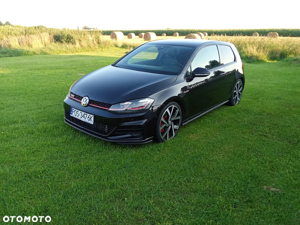 Volkswagen Golf - 1