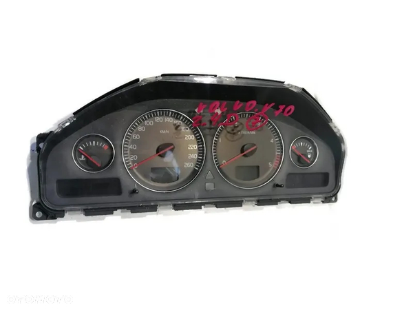 VOLVO V70 - 2.4 D  LICZNIK ZEGAR 30682277