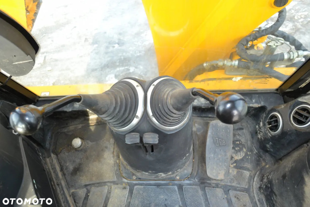 JCB 3CX - 32