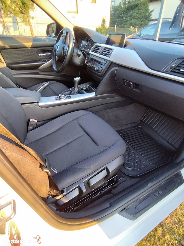 BMW Seria 3 318d - 12