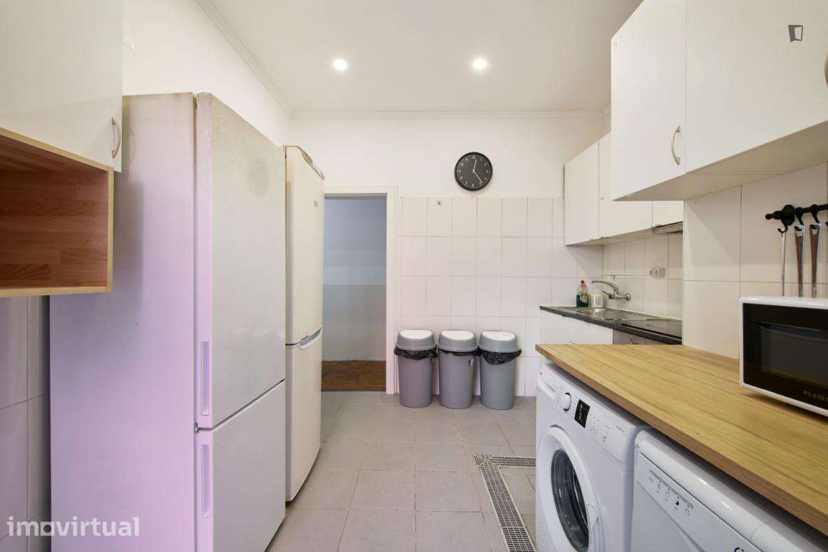 Quarto - localizado em Alameda Lisbon - Grande imagem: 2/50