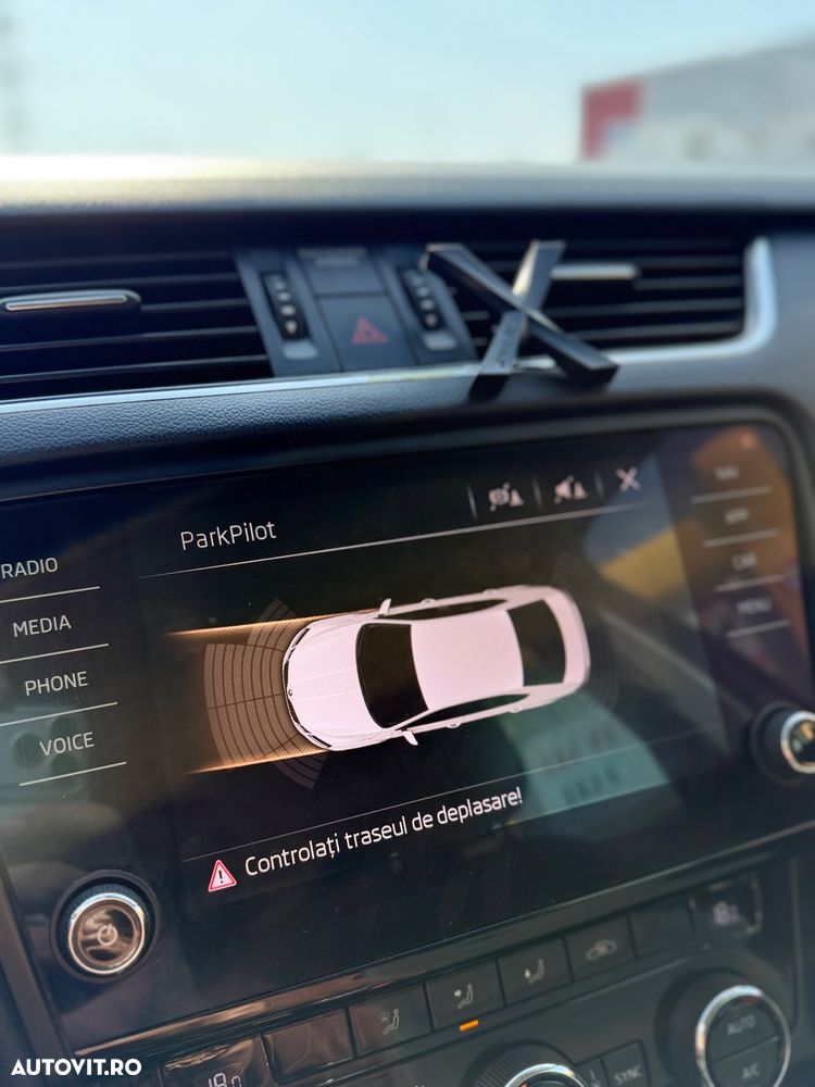 Skoda Octavia 2.0 TDI DSG Base - 8