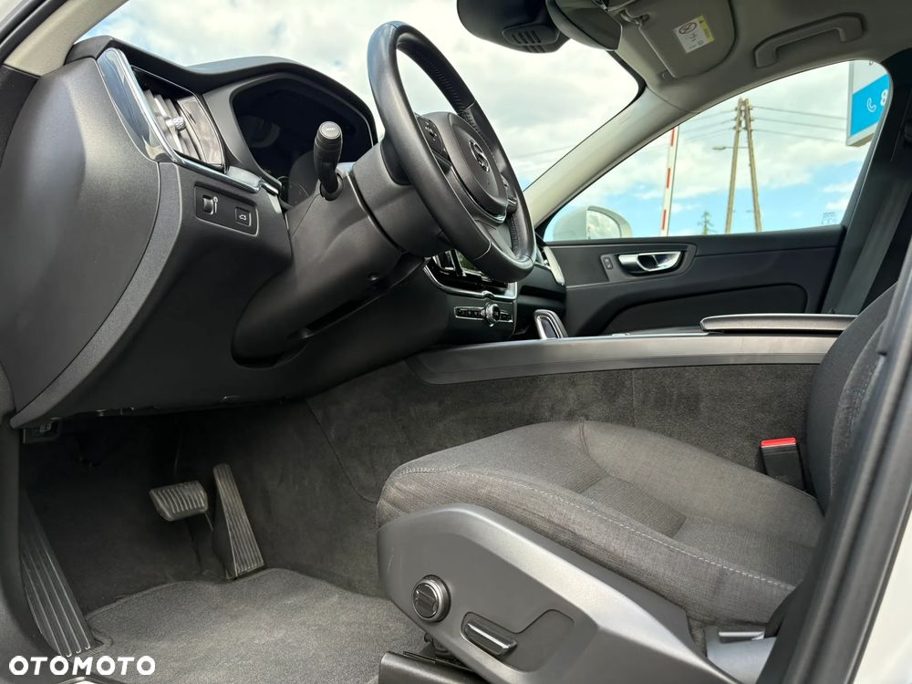 Volvo XC 60 B4 B Momentum - 11