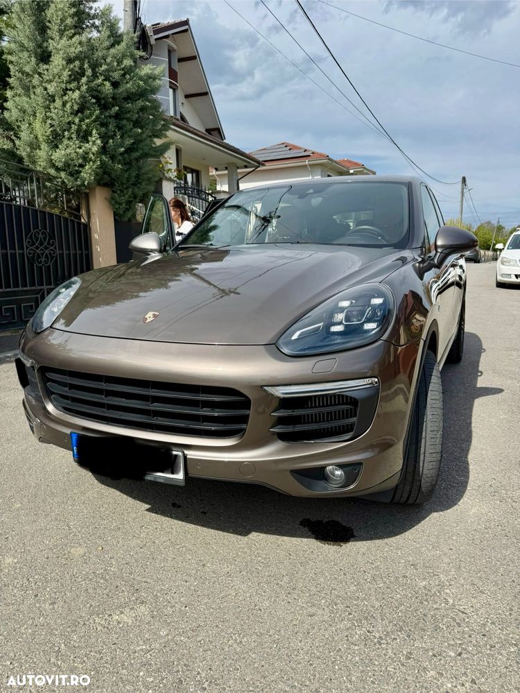Porsche Cayenne - 1