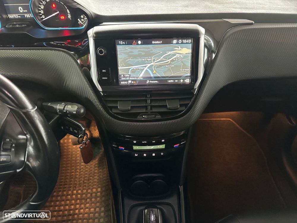 Peugeot 2008 1.2 PureTech Allure - 8