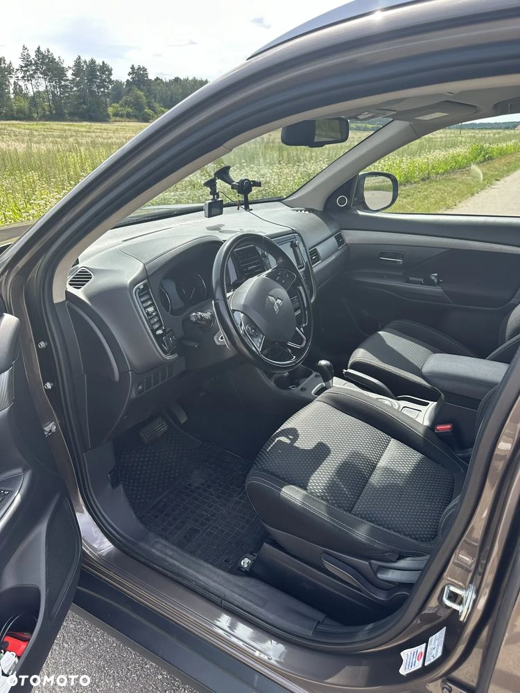 Mitsubishi Outlander 2.2 DID Instyle Navi 4WD - 9