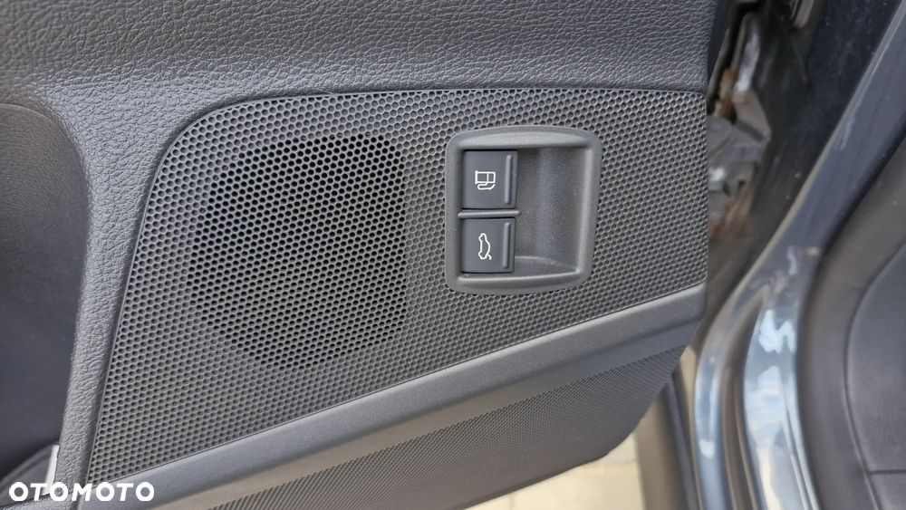 Volkswagen Passat 2.0 TDI DPF Sportline - 22
