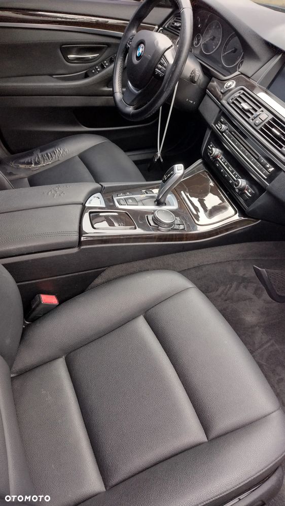 BMW Seria 5 528i xDrive Sport-Aut Luxury Line - 11