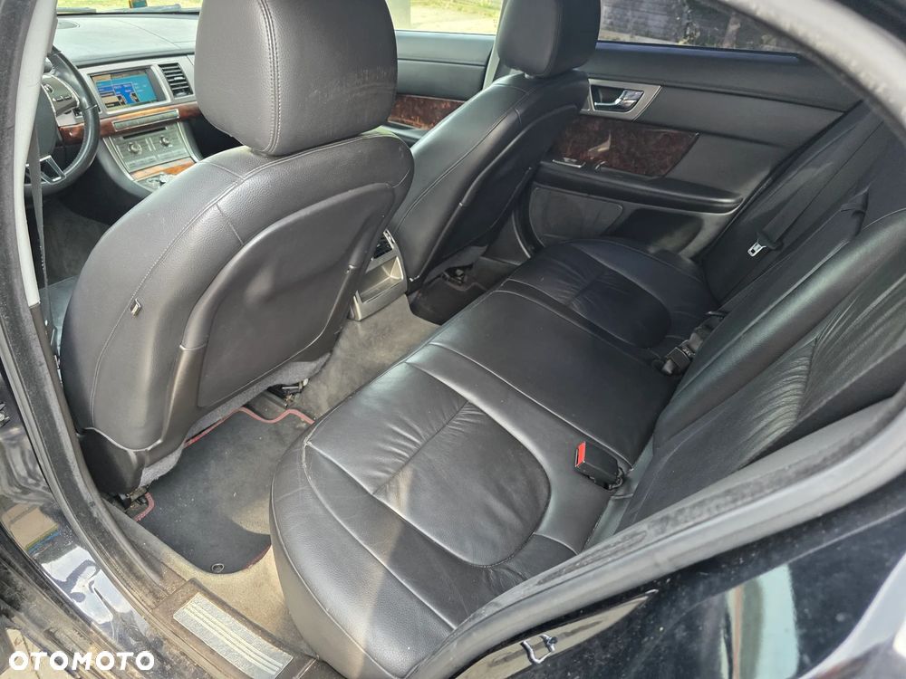 Jaguar XF 2.7 V6 D Premium Luxury - 9