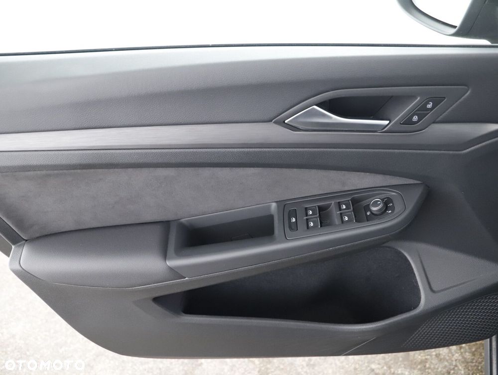 Volkswagen Golf Variant 1.5 eTSI EVO Style DSG - 21