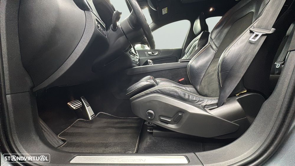 Volvo XC 60 2.0 T8 PHEV R-Design AWD - 9