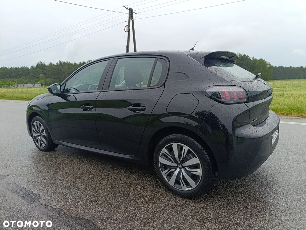 Peugeot 208 - 8