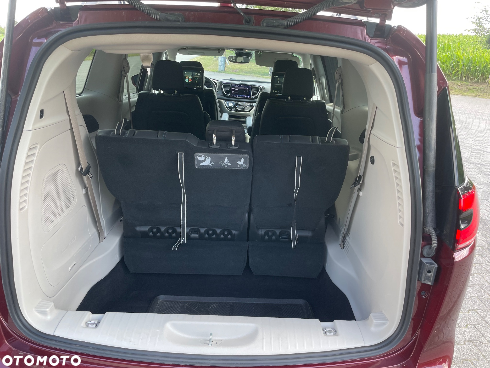 Chrysler Pacifica - 16
