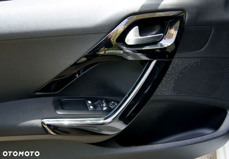 Peugeot 208 PureTech 82 Start & Stop Allure - 32
