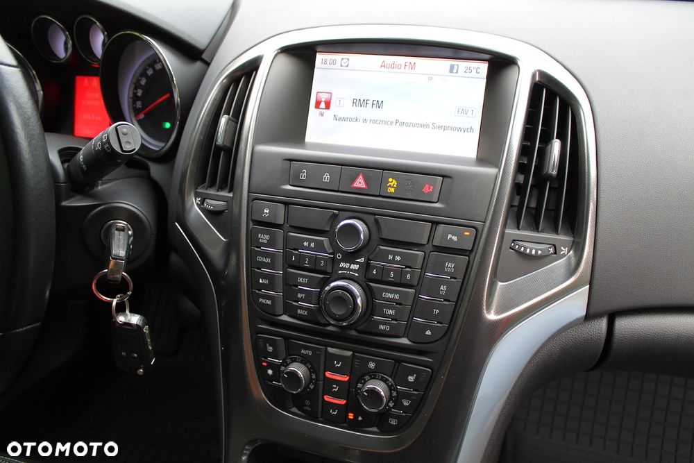 Opel Astra 1.6 Turbo Cosmo - 26