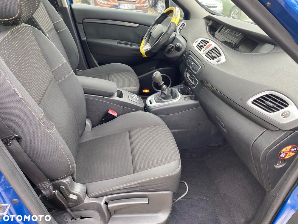 Renault Scenic 1.6 16V 110 Dynamique - 25