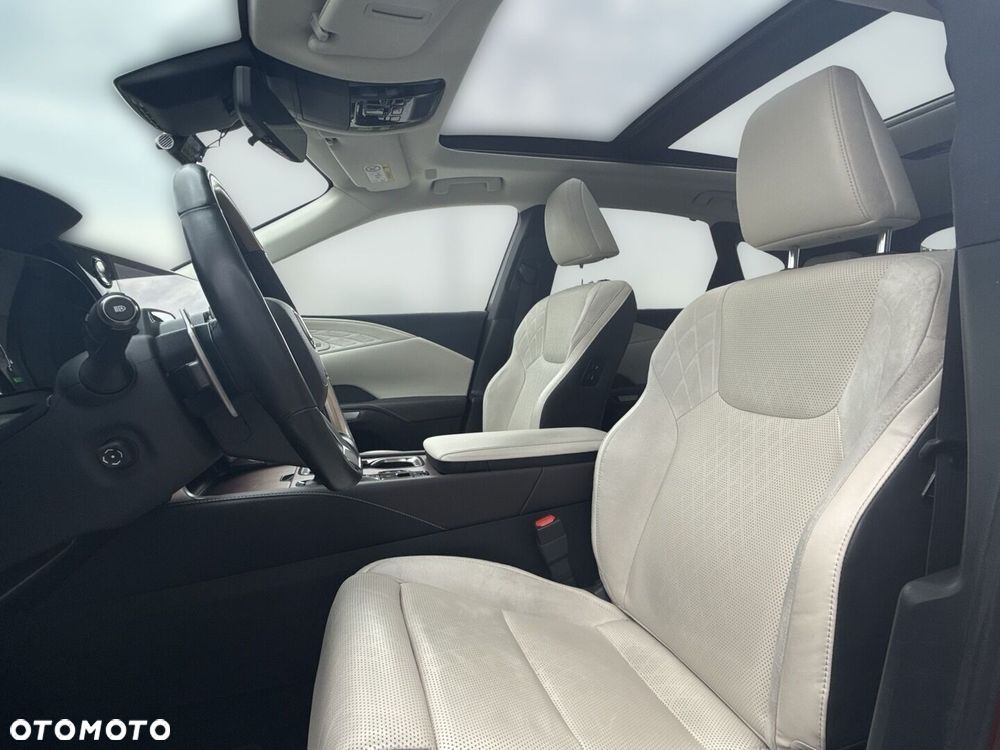 Lexus RX 450h+ Omotenashi - 10