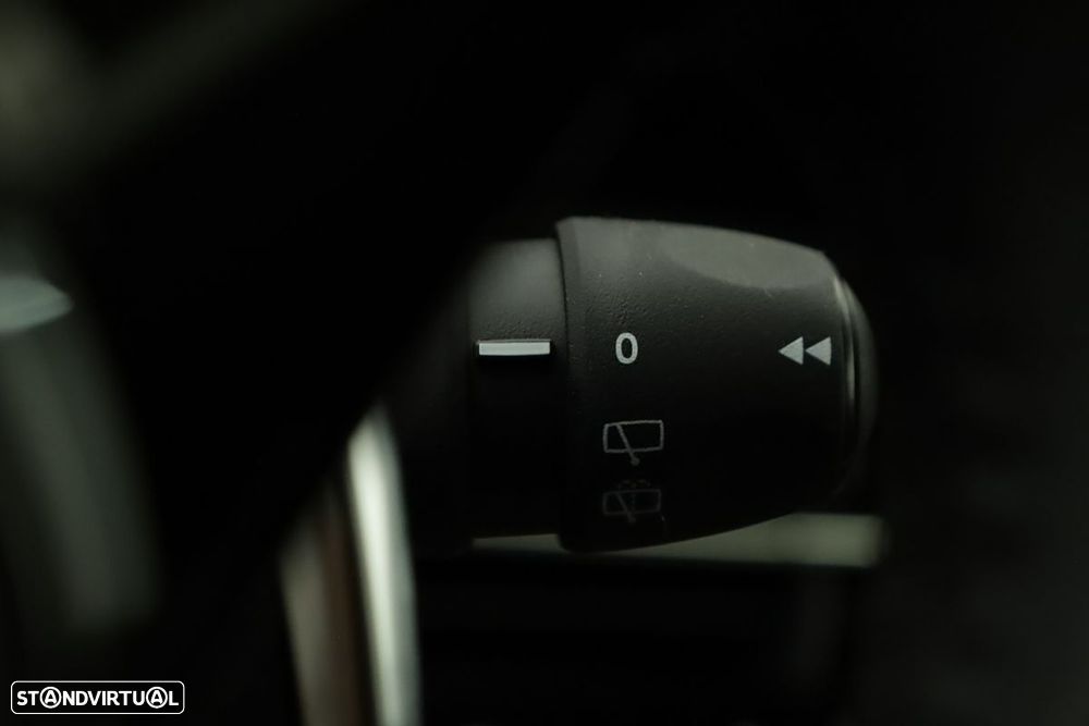 Peugeot 208 1.2 Hybrid Allure e-DCS6 - 19