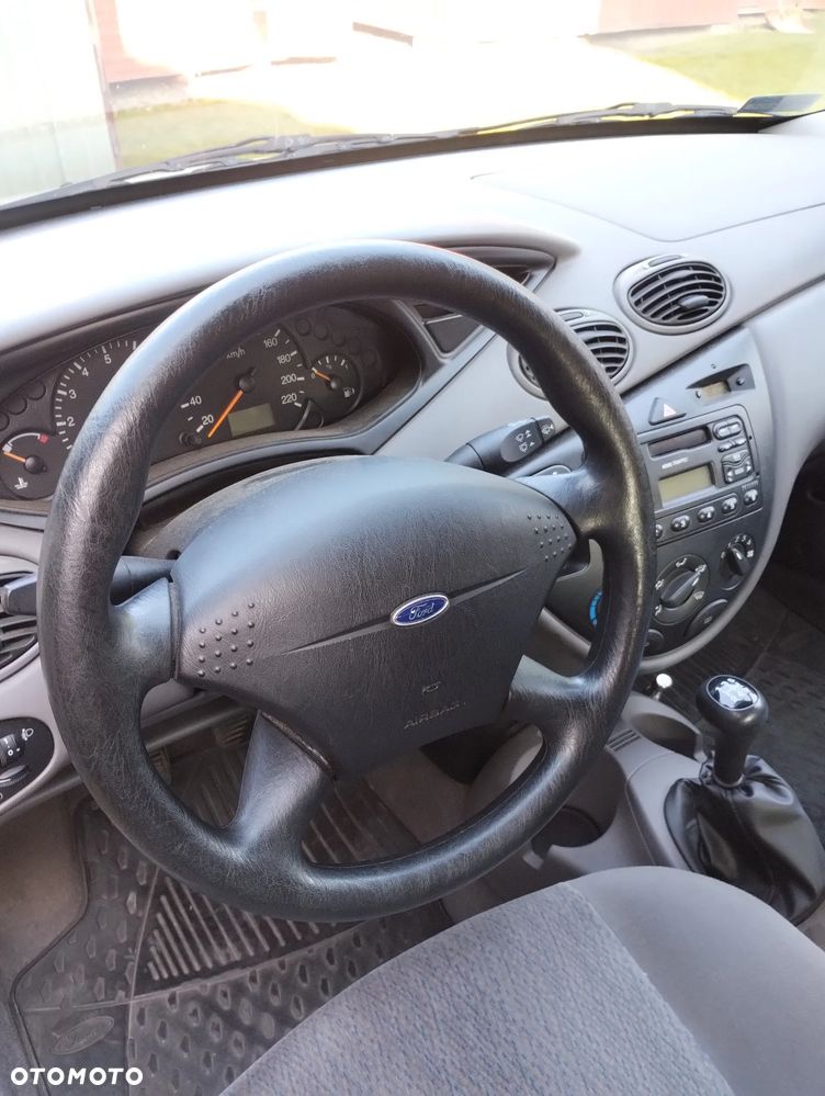 Ford Focus 1.6 Ambiente - 9