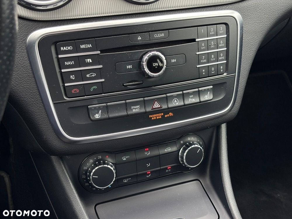 Mercedes-Benz GLA 200 7G-DCT Urban - 29