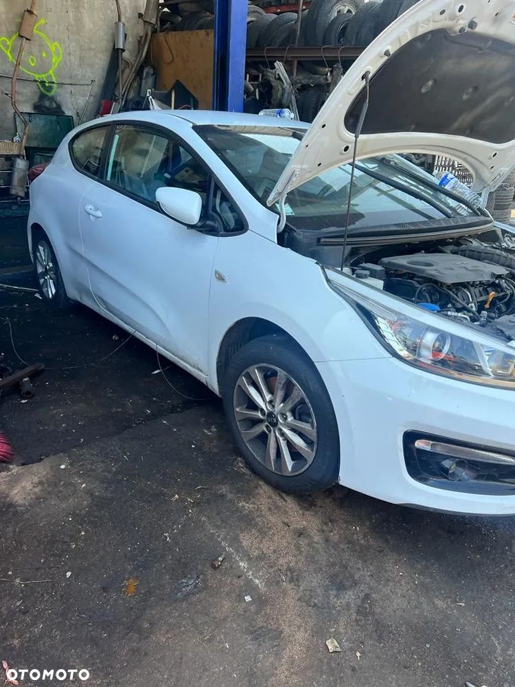 KIA PRO CEED II DRZWI PRAWE 3D KPL. EUROPA - 2