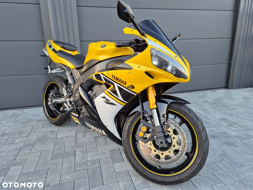 Yamaha R1 - 3